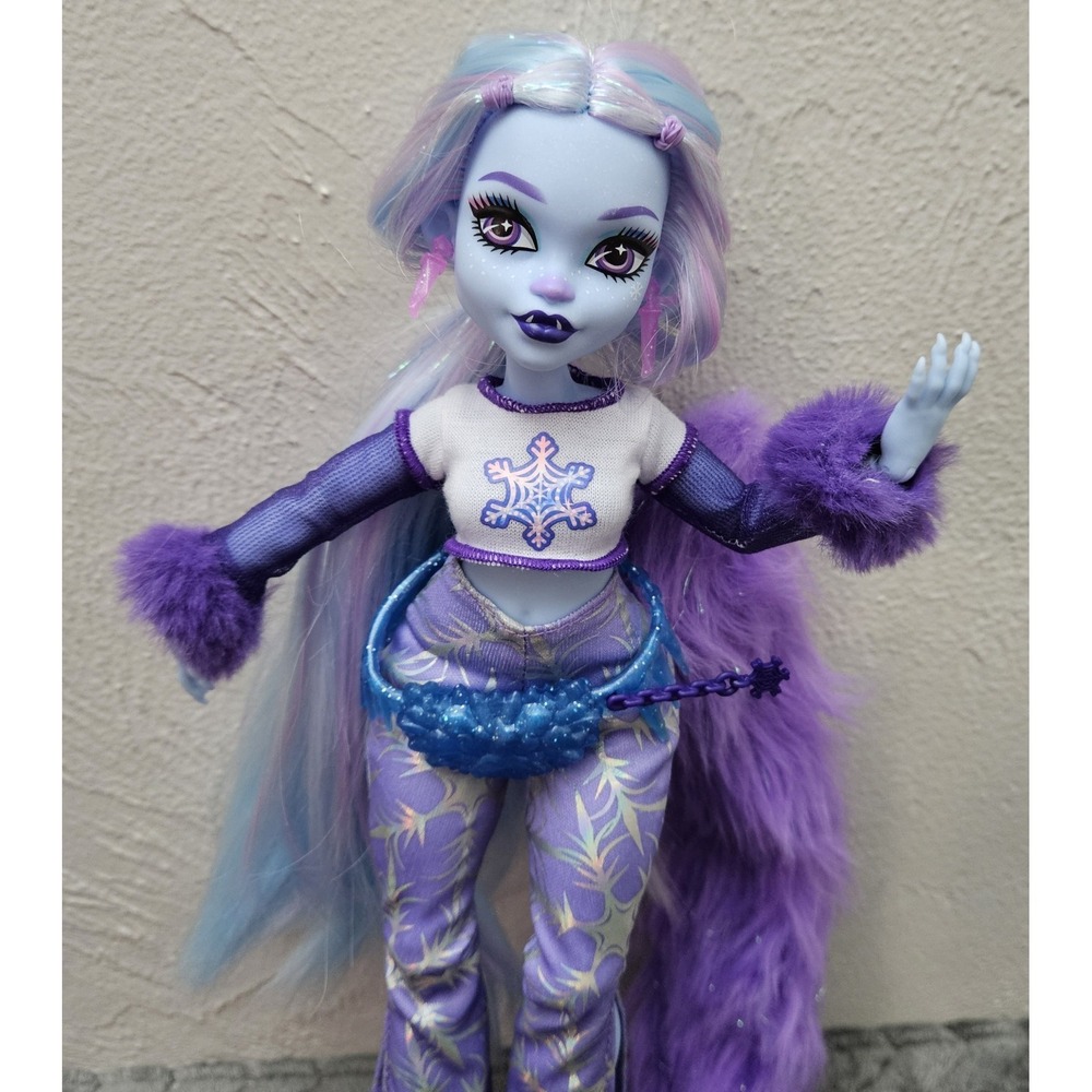 Monster High Abbey Bominable Doll With Accessories Blue Complexion Purple Eyes - Picture 4 of 11